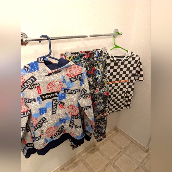 Bundle of cool kids clothes - Picture 1 of 8